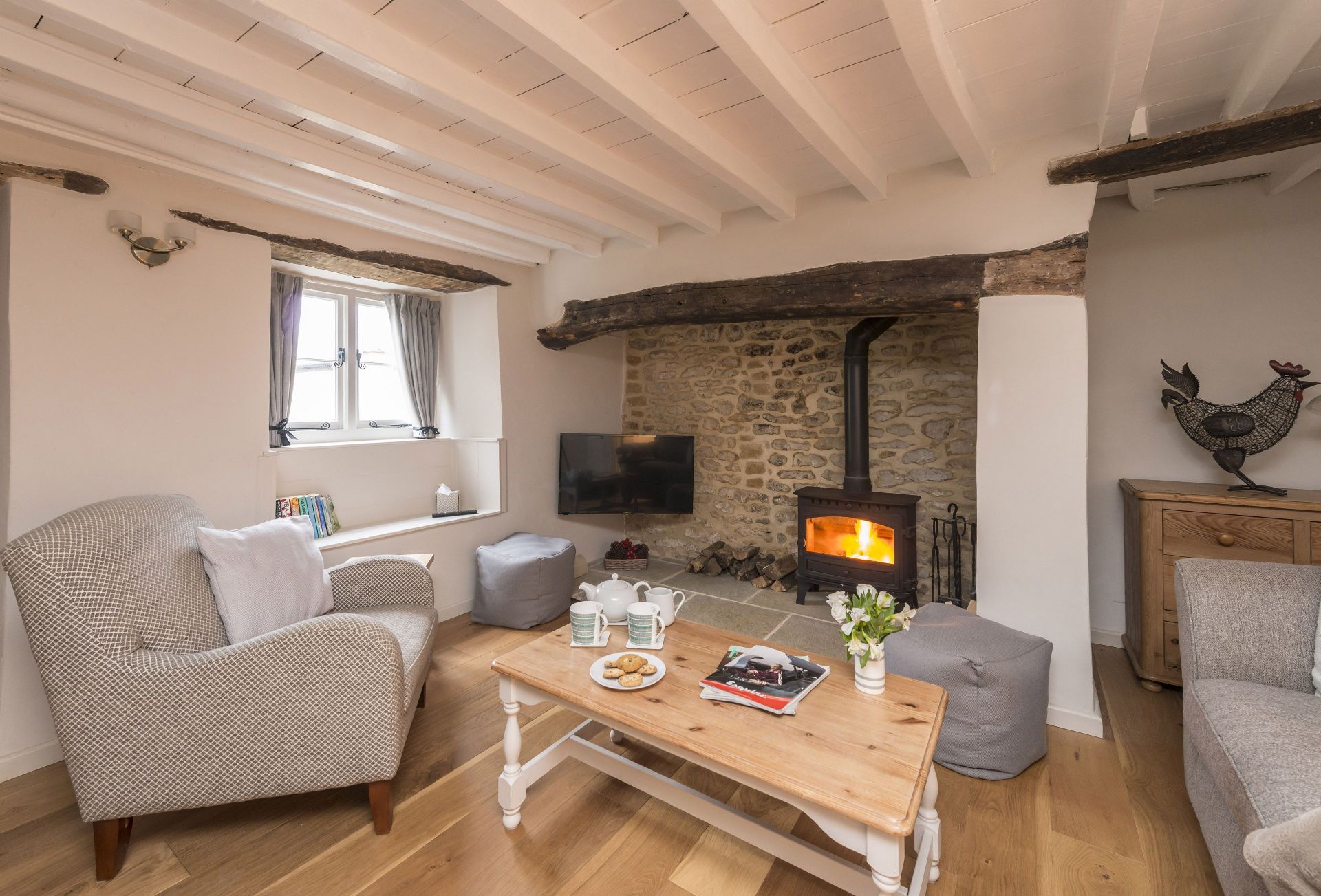 Vicarage Cottage is located in Bridport and surrounding villages