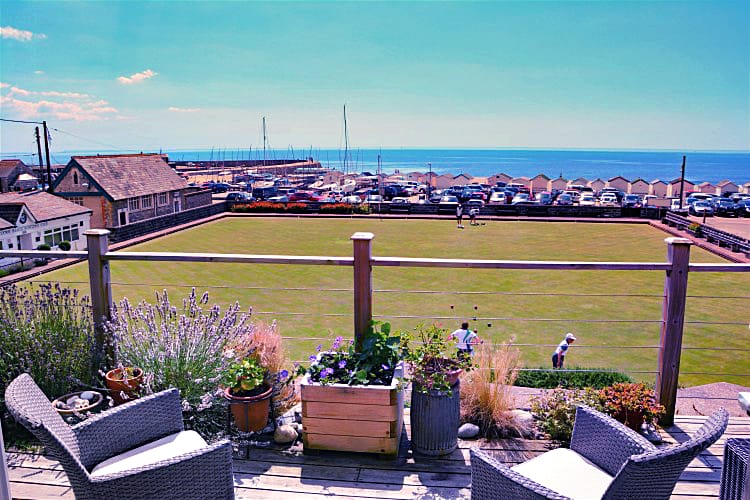 9 Bowling Green is located in Lyme Regis